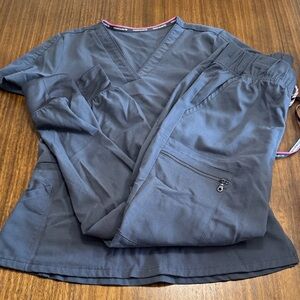 Vince Camuto Women's Gray Scrub Top and Joggers